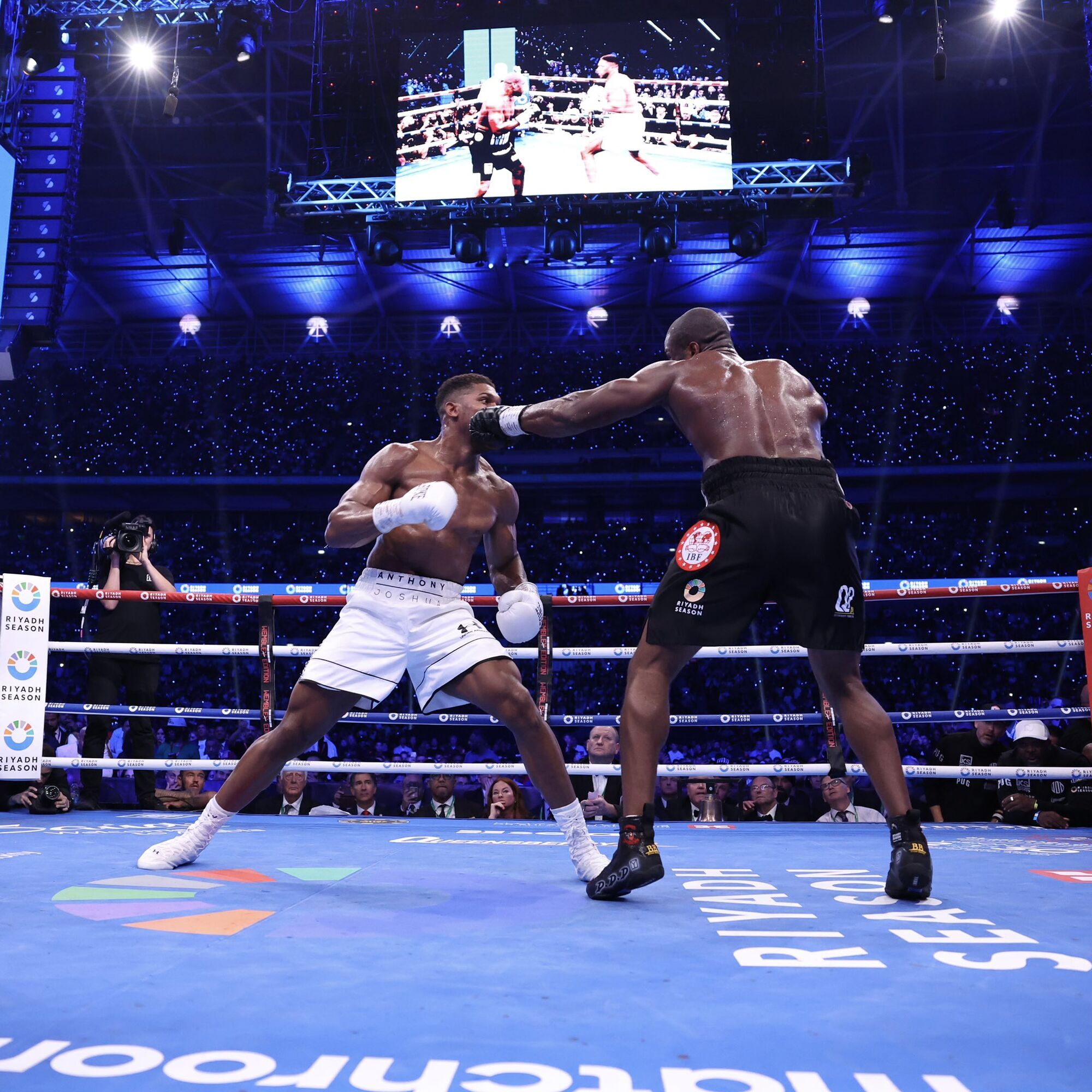 Video of what Fury said to Usyk after the Joshua-Dubois fight has appeared