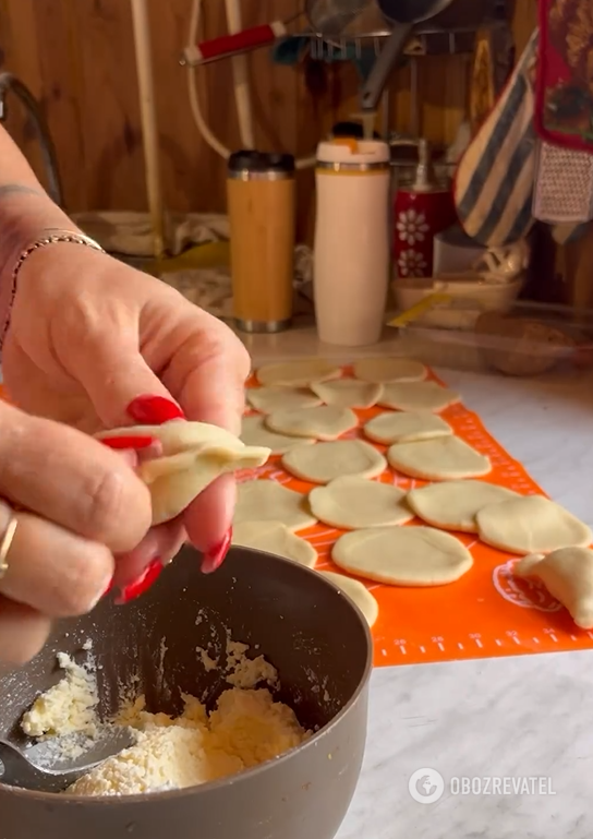 What to add to dough for dumplings to make it elastic and not stick together: one simple ingredient