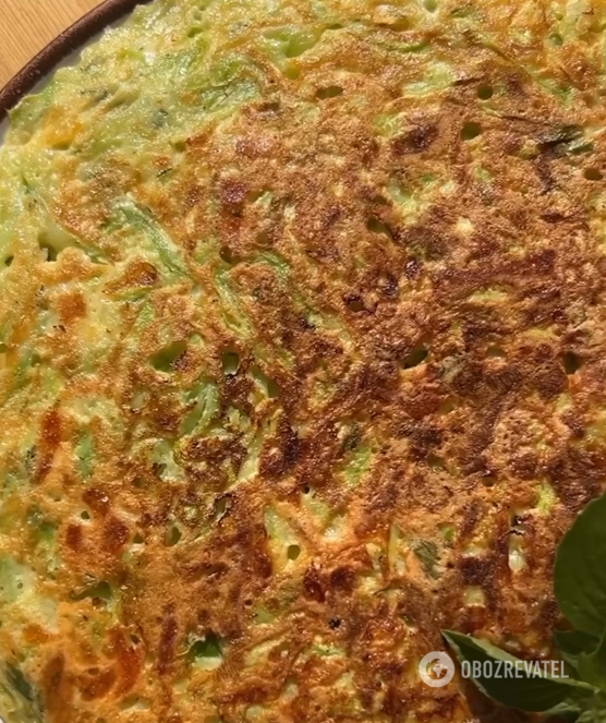 Hearty zucchini pancake in just 15 minutes: cooked in a skillet