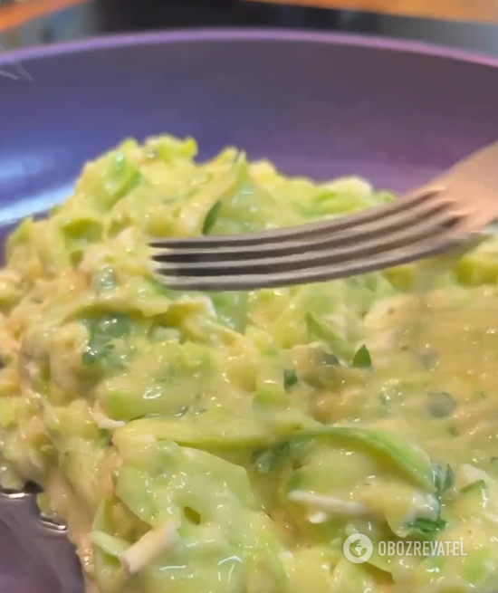 Hearty zucchini pancake in just 15 minutes: cooked in a skillet