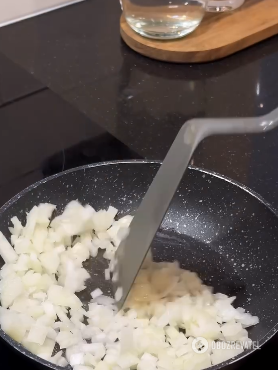 Meat and side dish in one meal: how to cook delicious rice with chicken and vegetables for lunch