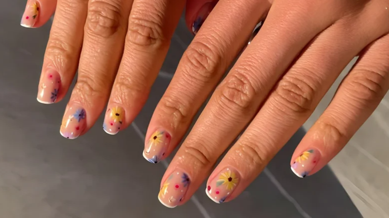 Garden manicure remains in trend: how to repeat the design of Zendaya and Kylie Jenner