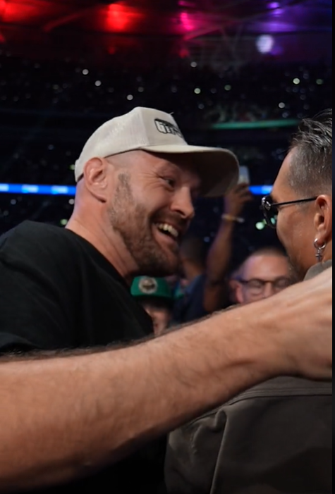 Video of what Fury said to Usyk after the Joshua-Dubois fight has appeared