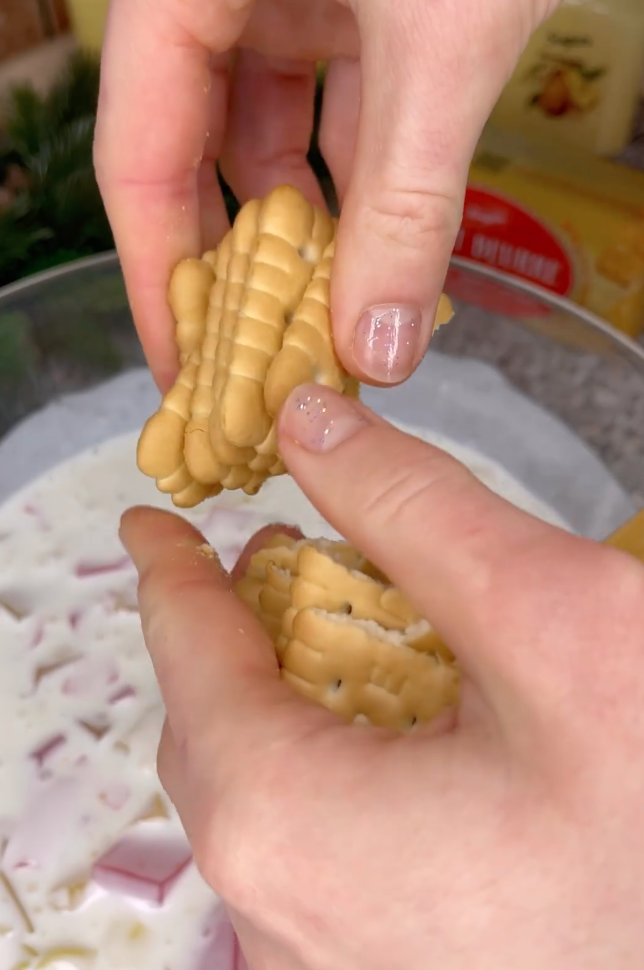 Cookies for the cake