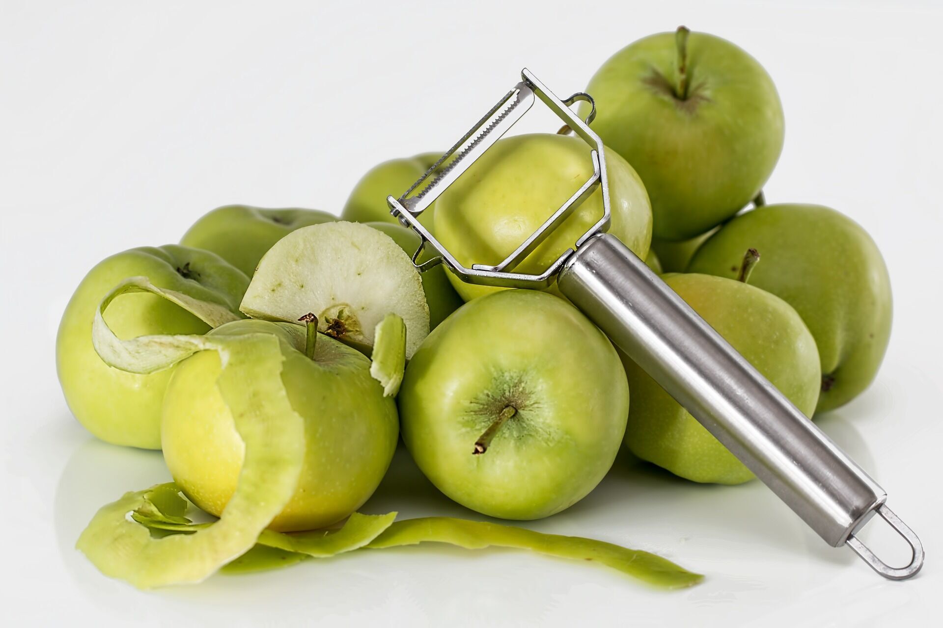 Do not cut apples without these life hacks: they will never darken