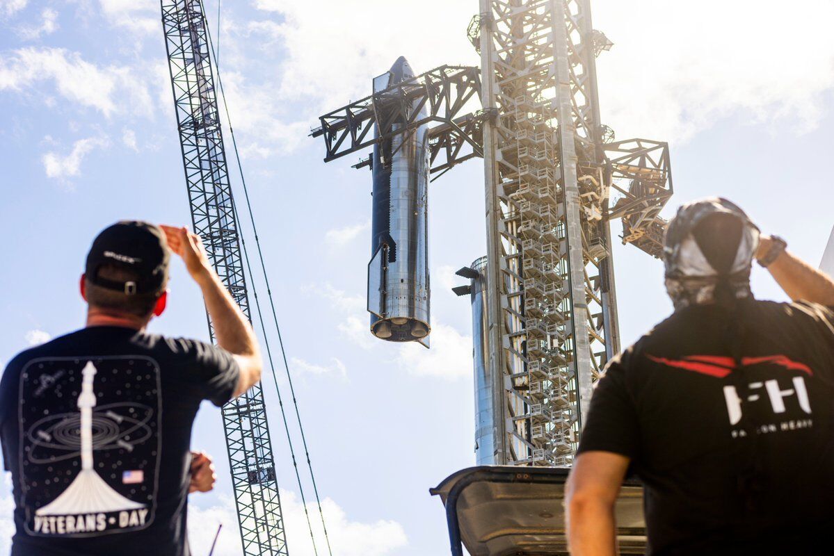 Like the ruins of a dead civilization: Elon Musk's SpaceX has recovered a part of its Starship megastar from the sea. Photo.