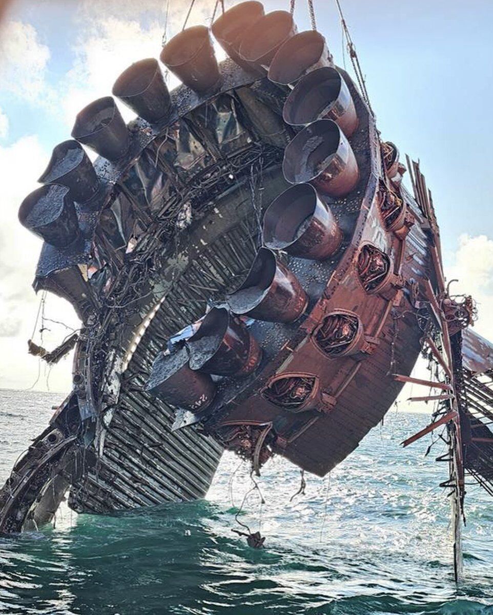 Like the ruins of a dead civilization: Elon Musk's SpaceX has recovered a part of its Starship megastar from the sea. Photo.