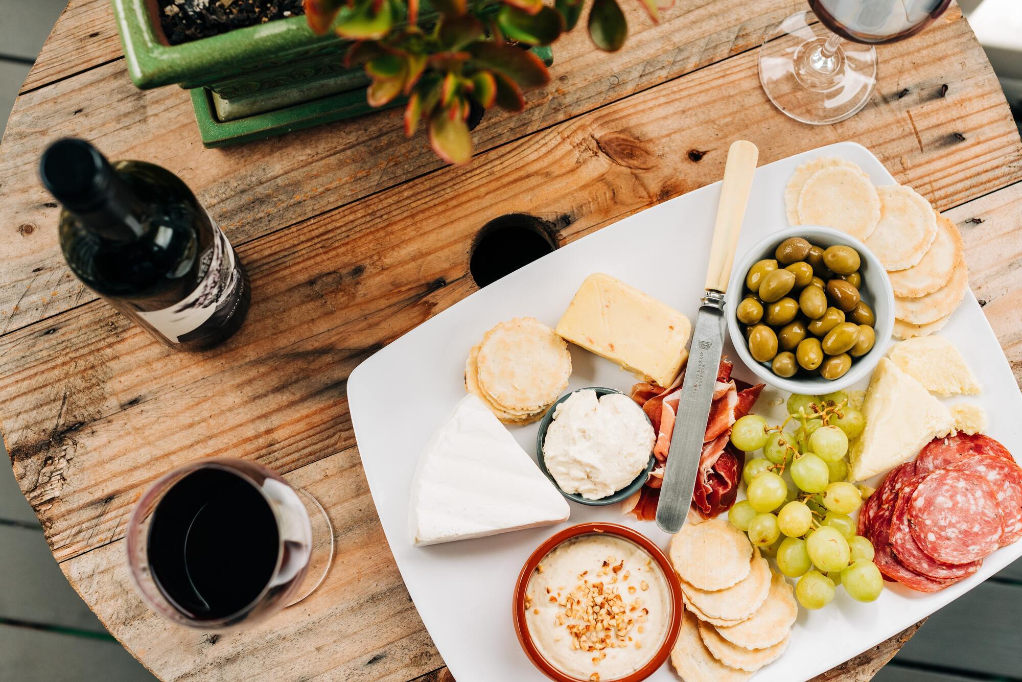 How to combine cheese and wine: 9 successful examples