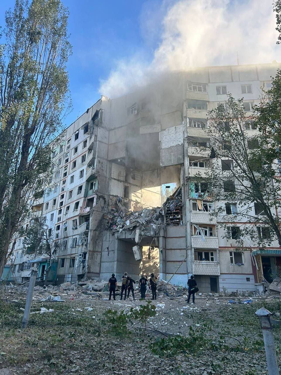 Russians hit four districts of Kharkiv with multiple rocket launchers: a high-rise building was hit, there are dead and wounded. Photo