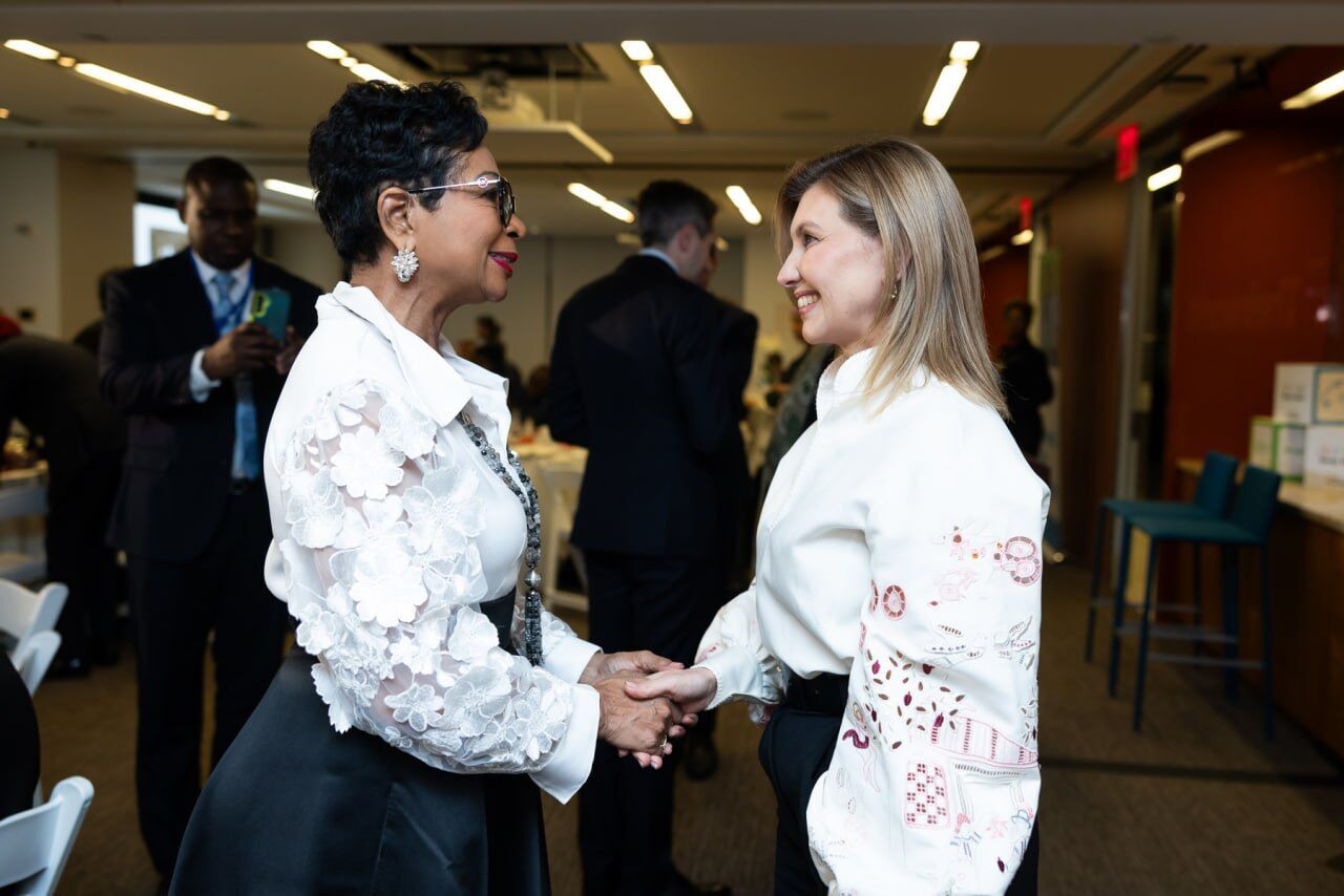 For 18 thousand hryvnias: Olena Zelenska in the United States wears a new embroidered shirt from the Ukrainian brand. Photo