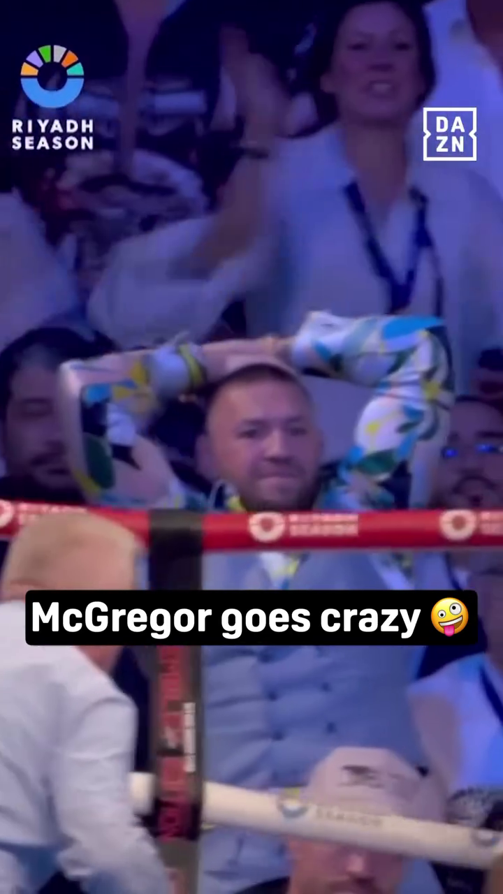 ''Szaleństwo''. Kamera uchwyciła co robił Conor McGregor podczas walki Joshua-Dubois. Wideo