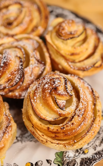 Apple rose: a variant of a very tasty and atmospheric puff pastry