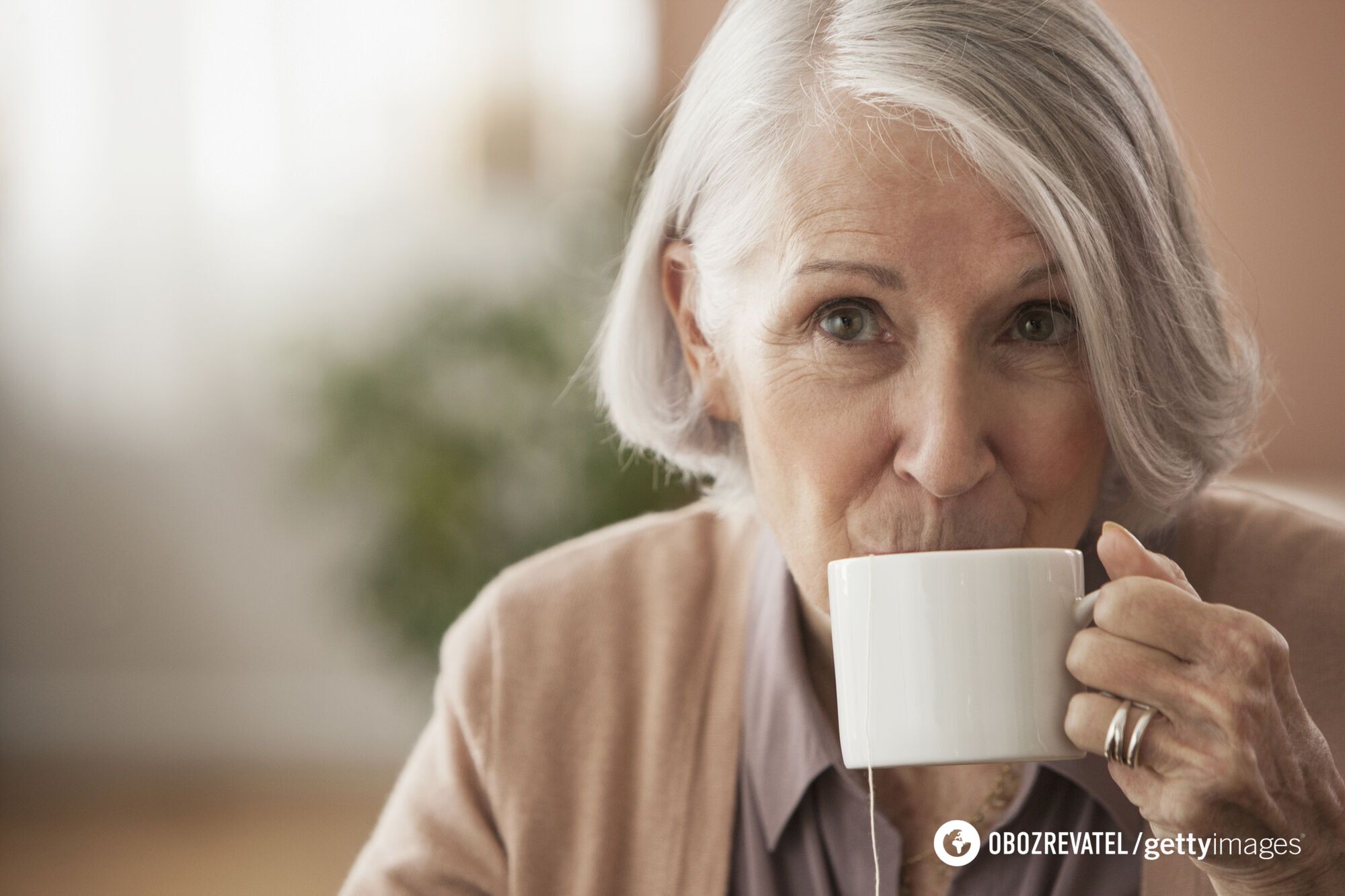 Older people should drink tea only between meals.