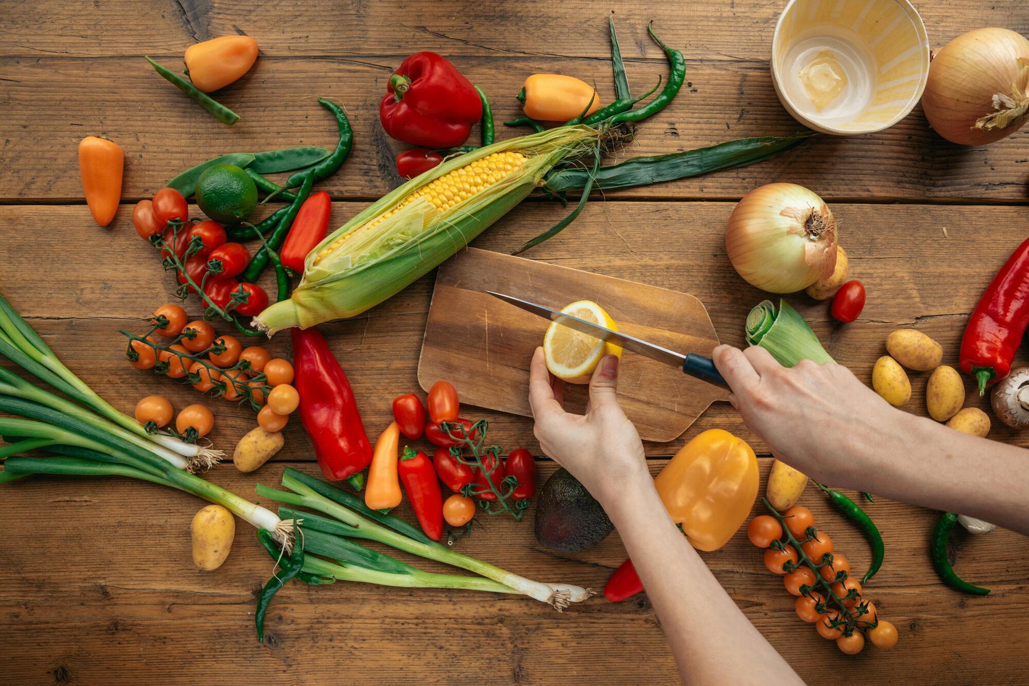 Two types of food that should never be stored on the same shelf in the refrigerator have been identified