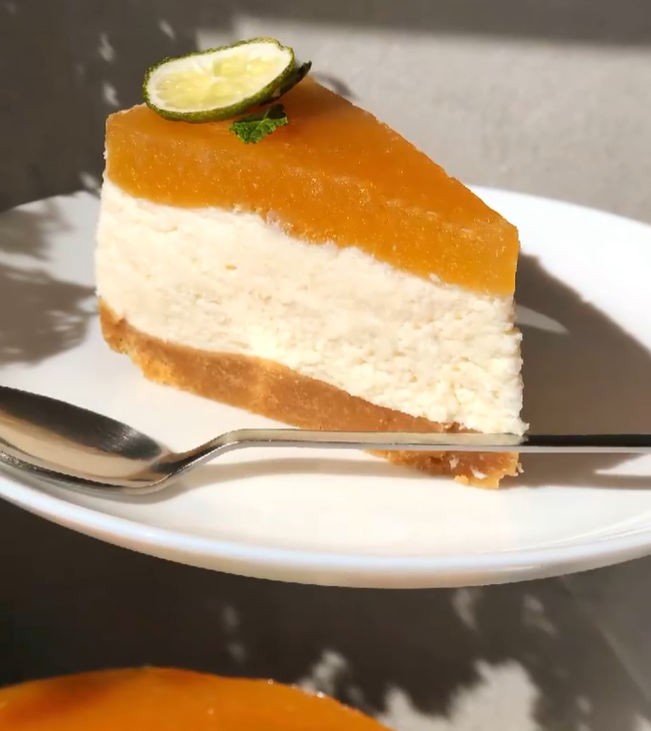 Cheesecake with apricot jam