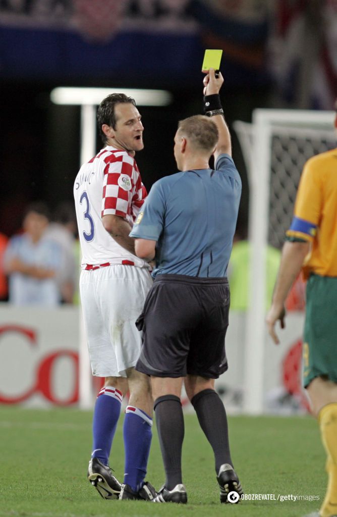 The worst refereeing decision in the history of football. Video