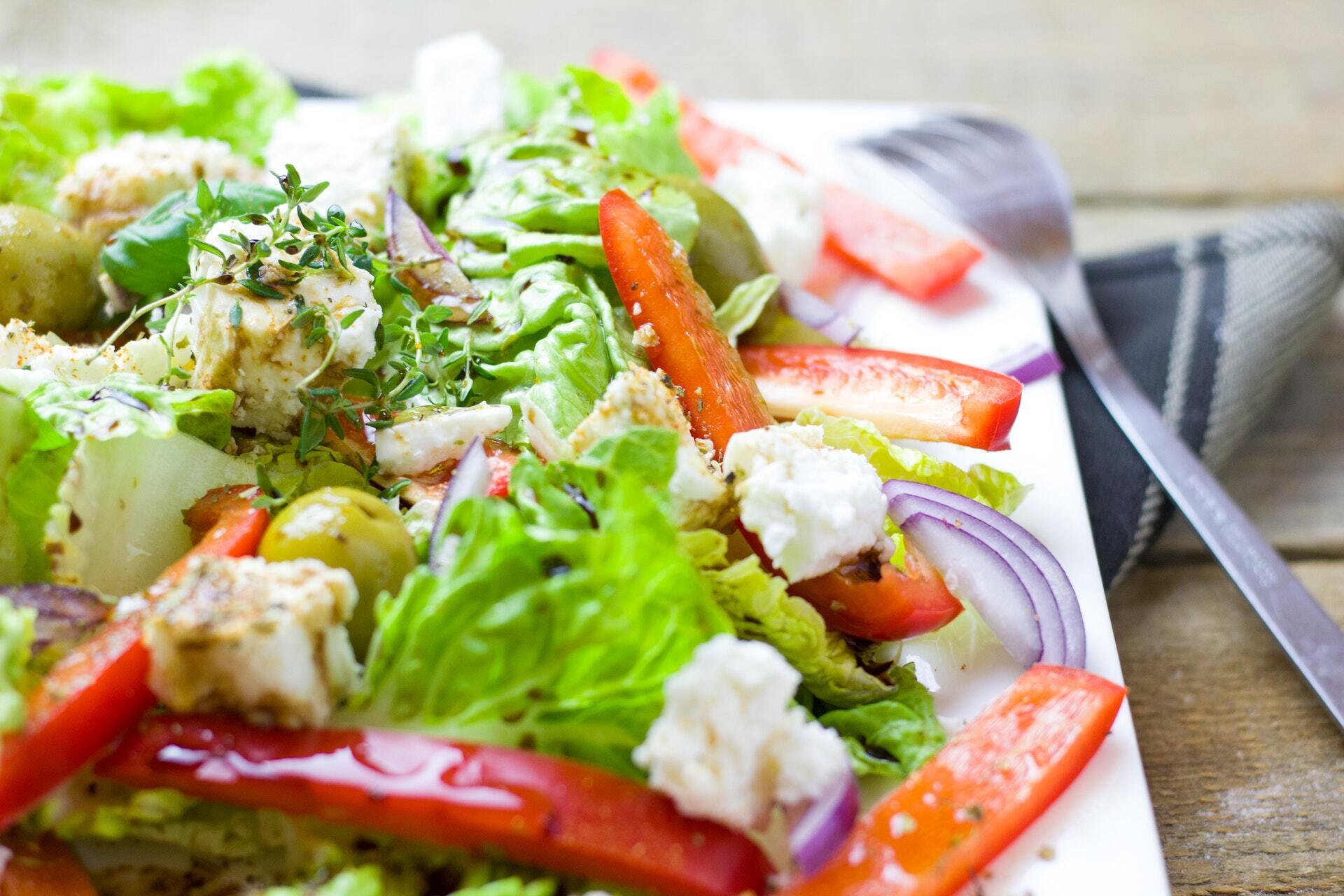 Vegetable salad with cheese