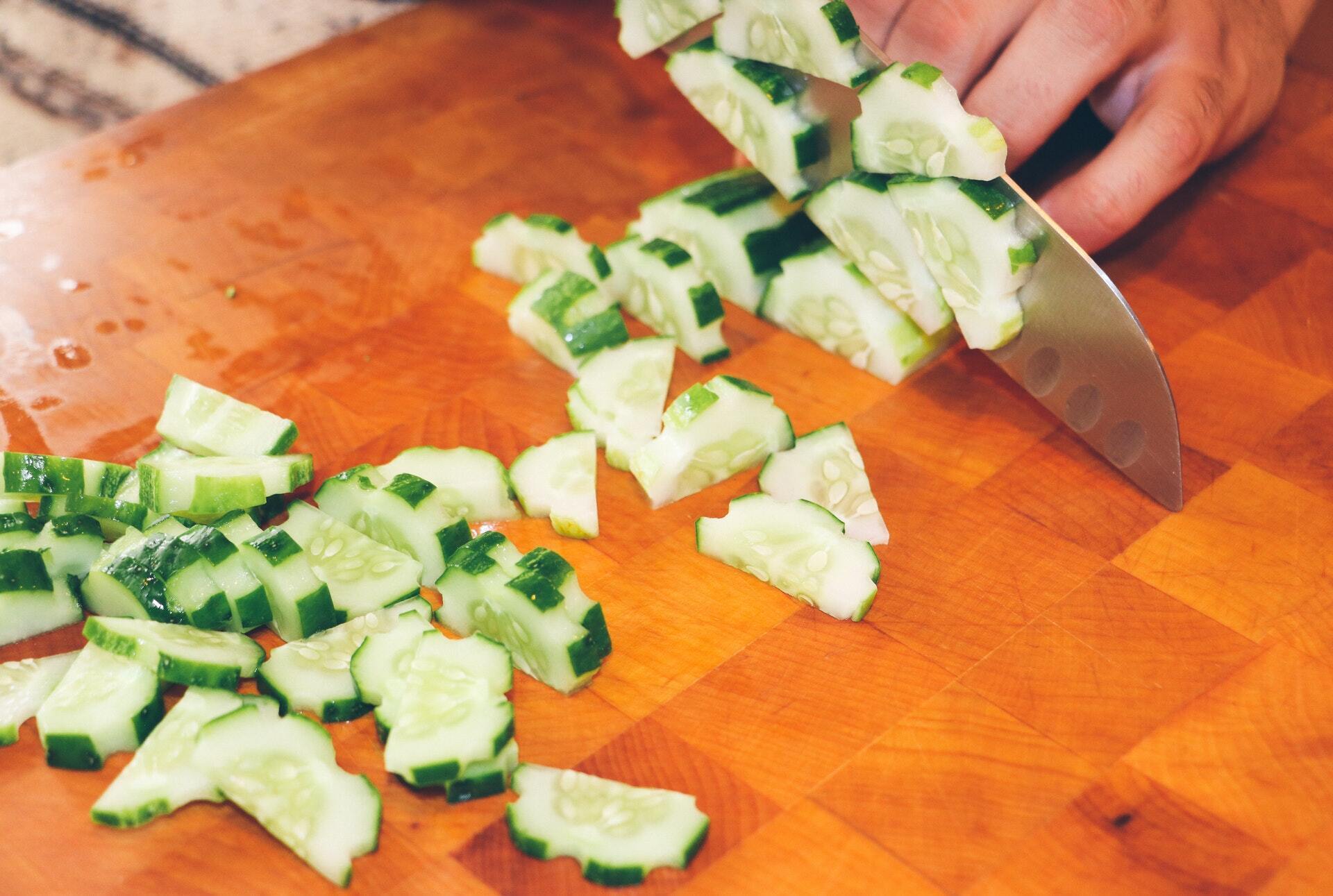 How to make lightly salted cucumbers in 5 minutes