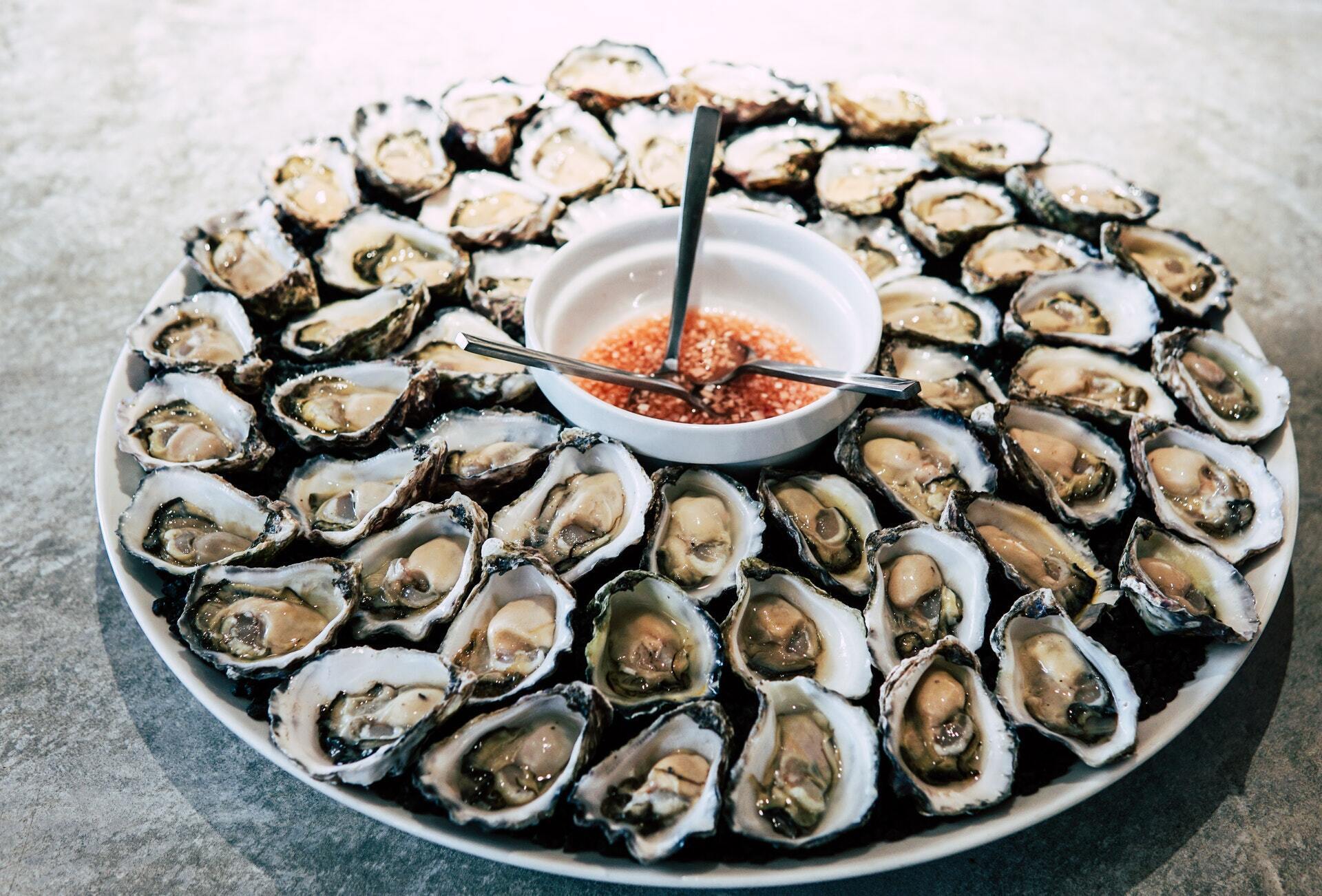 Oysters with pomegranate sauce