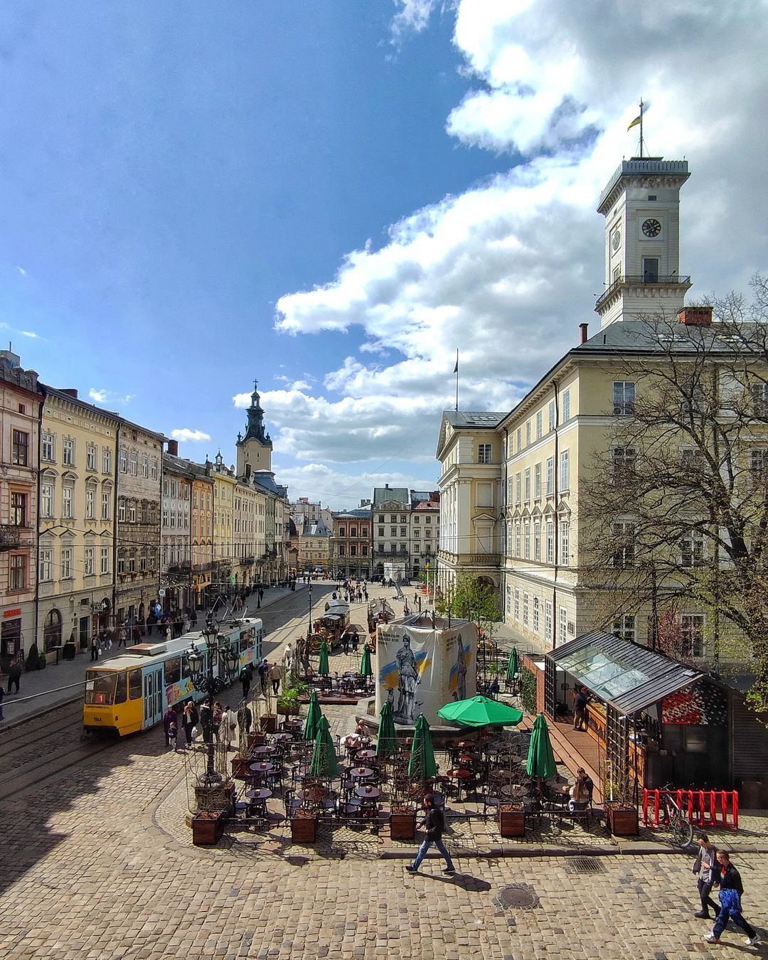 Discovering Lviv: top locations for fall walks