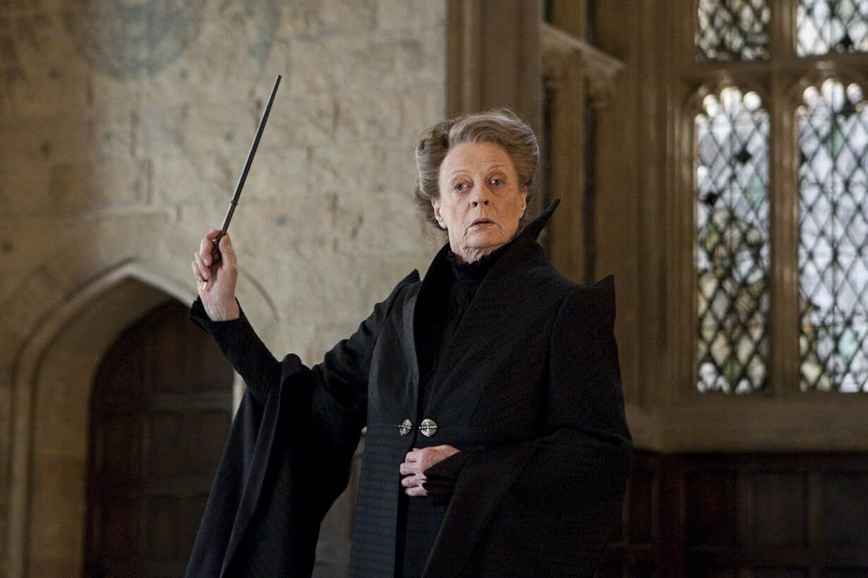 She had two Oscars and survived cancer: what was Maggie Smith's life like and who, besides Minerva McGonagall, did she play