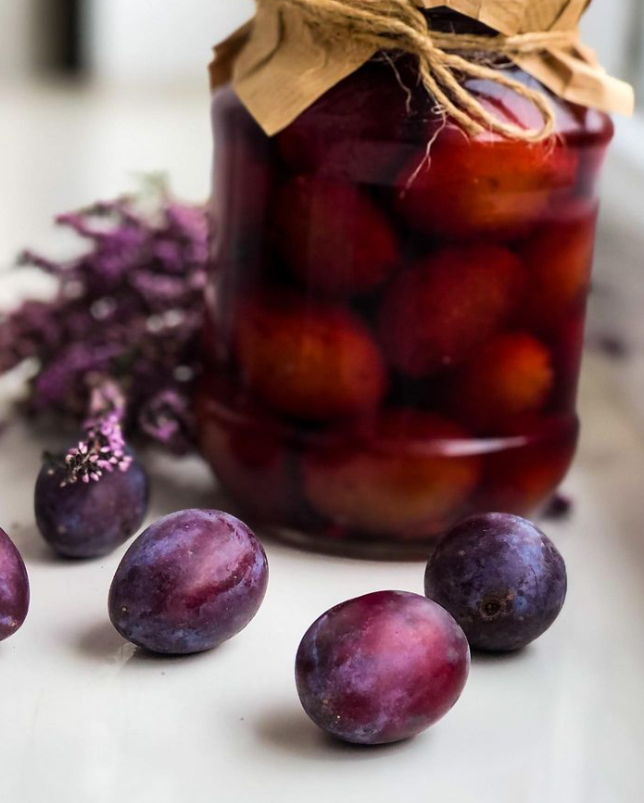 Spicy pickled plums for the winter: how to make a delicious appetizer