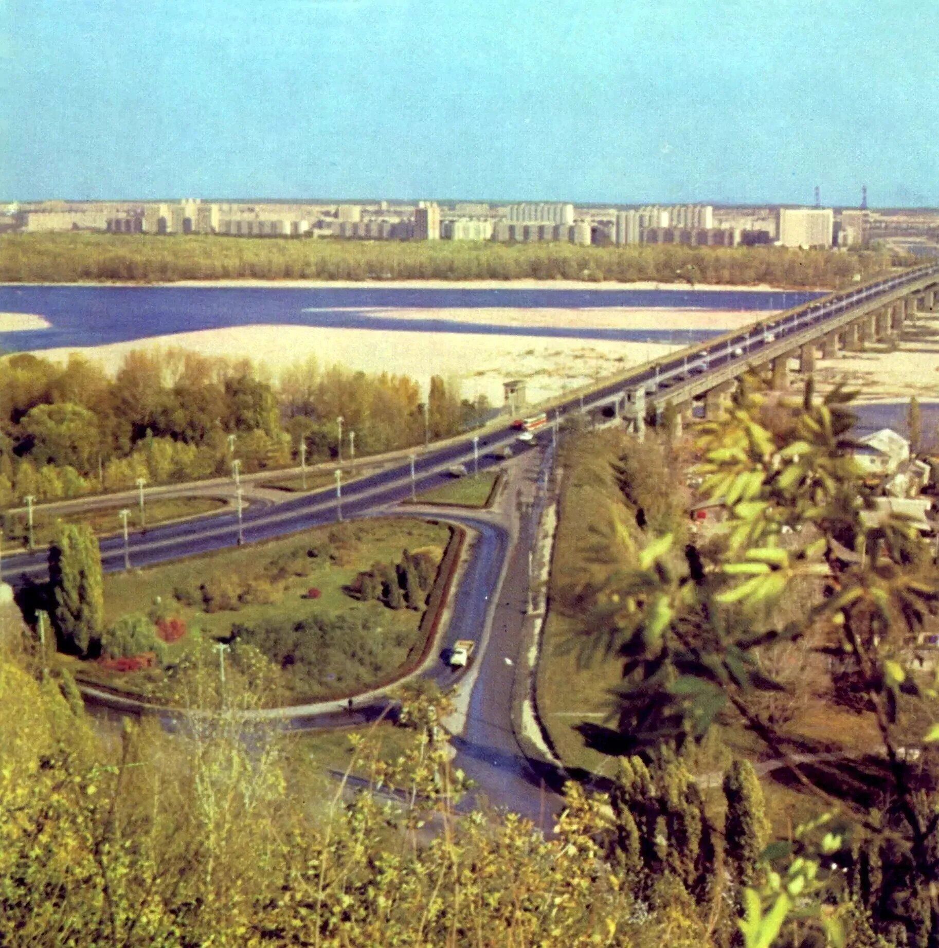 Large shoals in the middle: what Dnipro River looked like in Kyiv in the 1970s. Photo