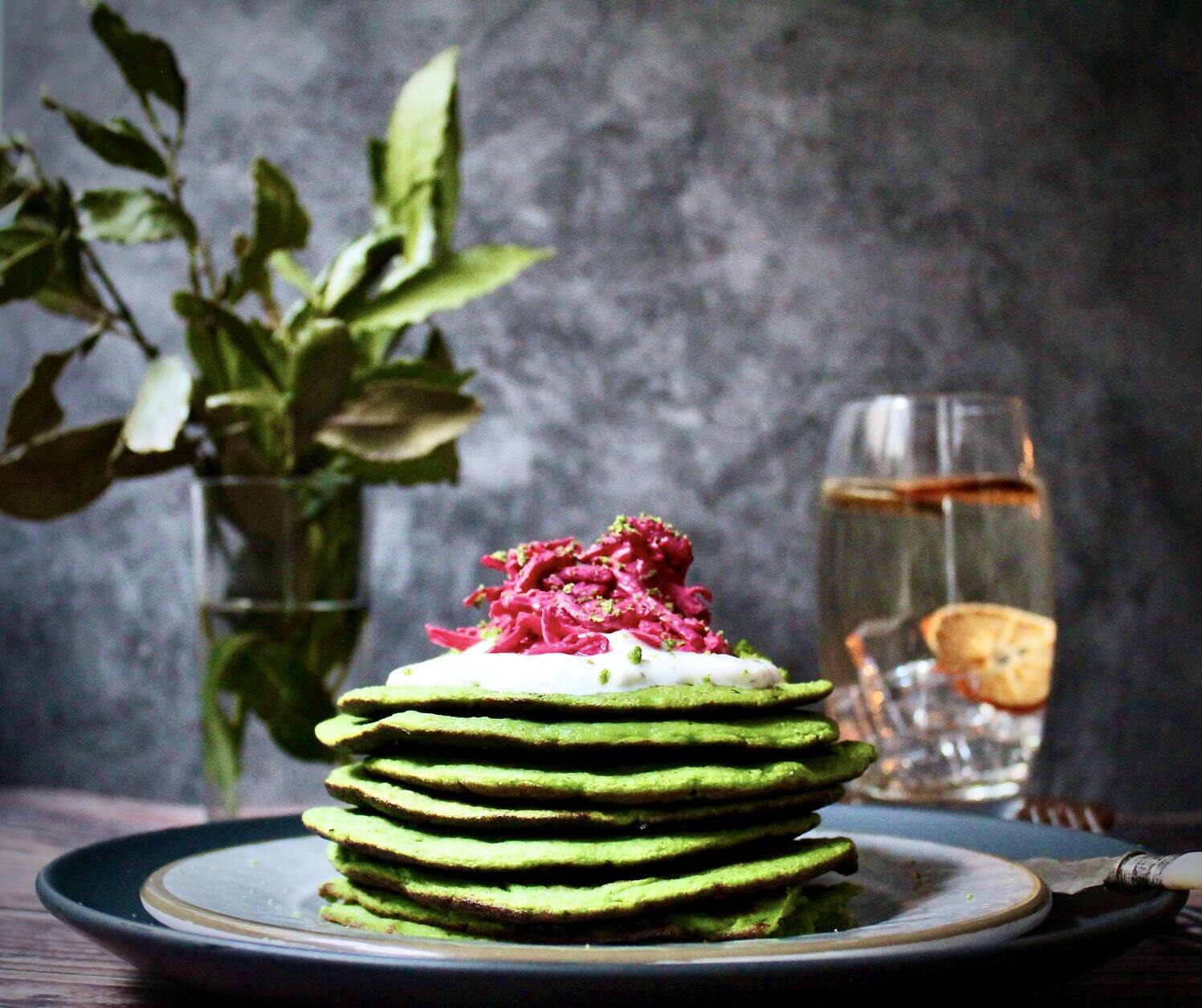 Pancakes with avocado will be a healthy snack.