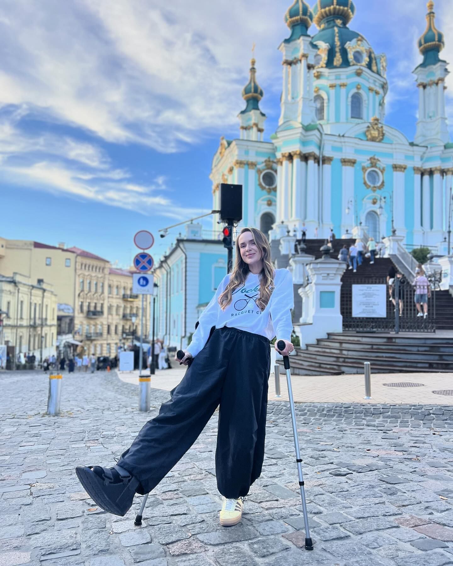 Svitolina appeared in the center of Kyiv on crutches. Photo fact