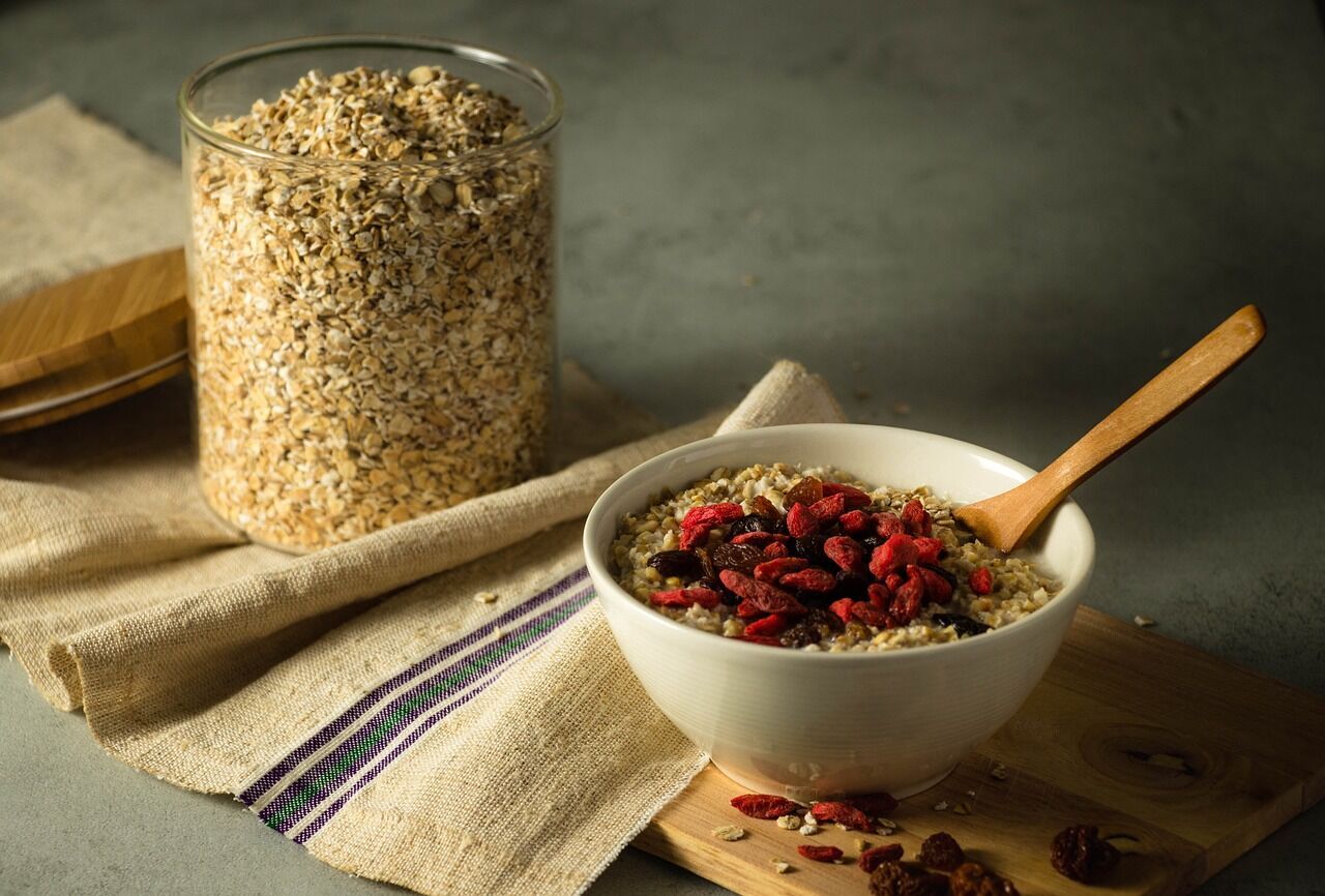 Oatmeal with dried fruit