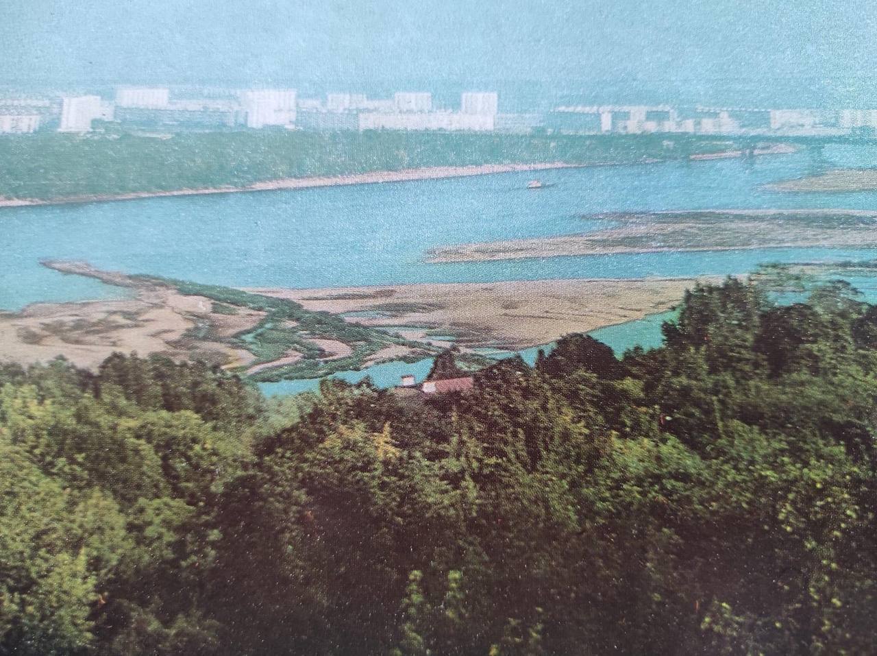 Large shoals in the middle: what Dnipro River looked like in Kyiv in the 1970s. Photo