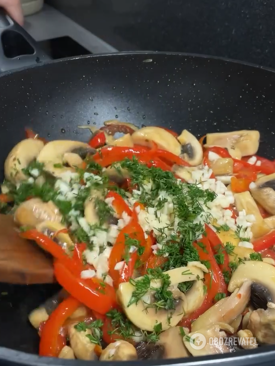 Spicy pickled mushroom and pepper appetizer: easy to prepare and delicious