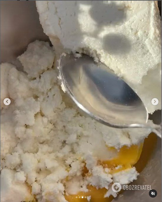 Kneading dough for cottage cheese pancakes