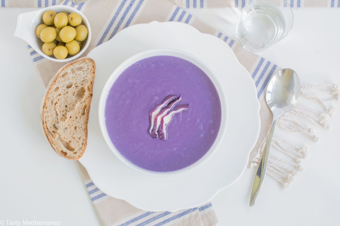 Soup of the day: how to prepare red cabbage cream soup