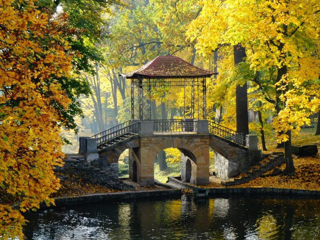 Top 5 unforgettable places to visit in Ukraine in the fall