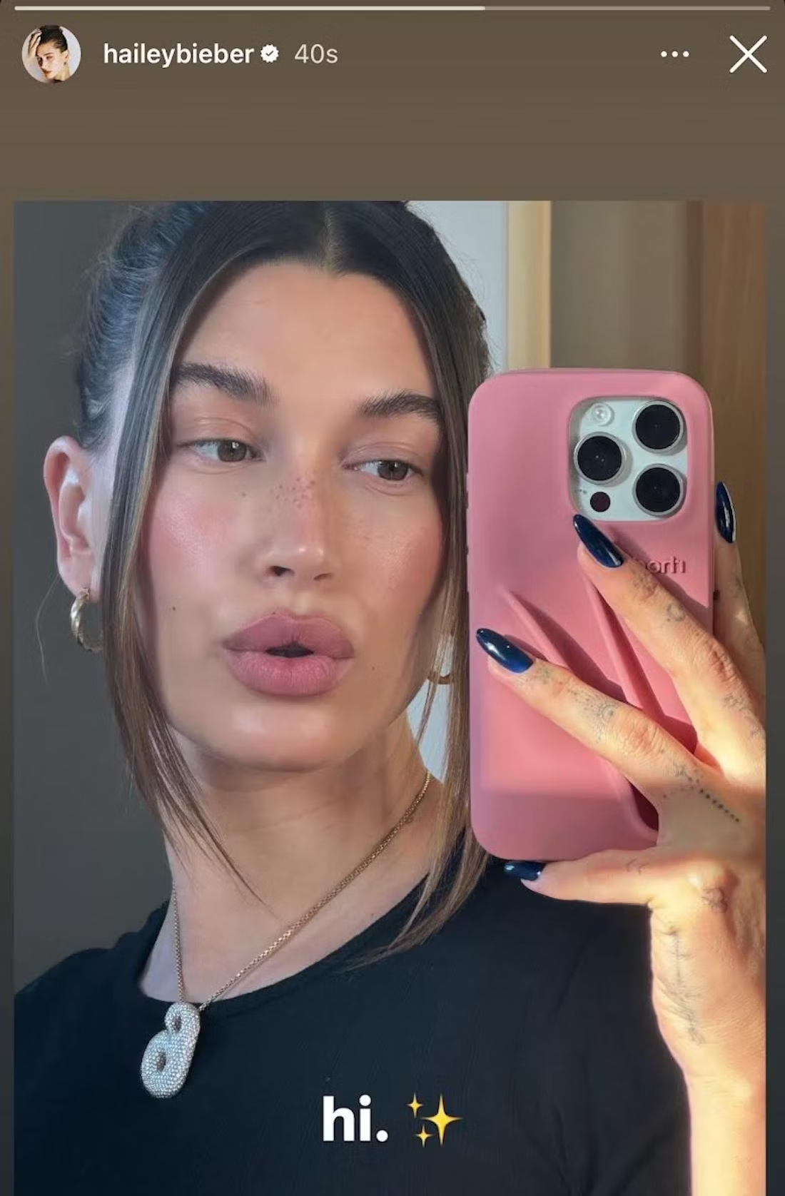 Hailey Bieber is back in trend: the star lit up a trendy manicure