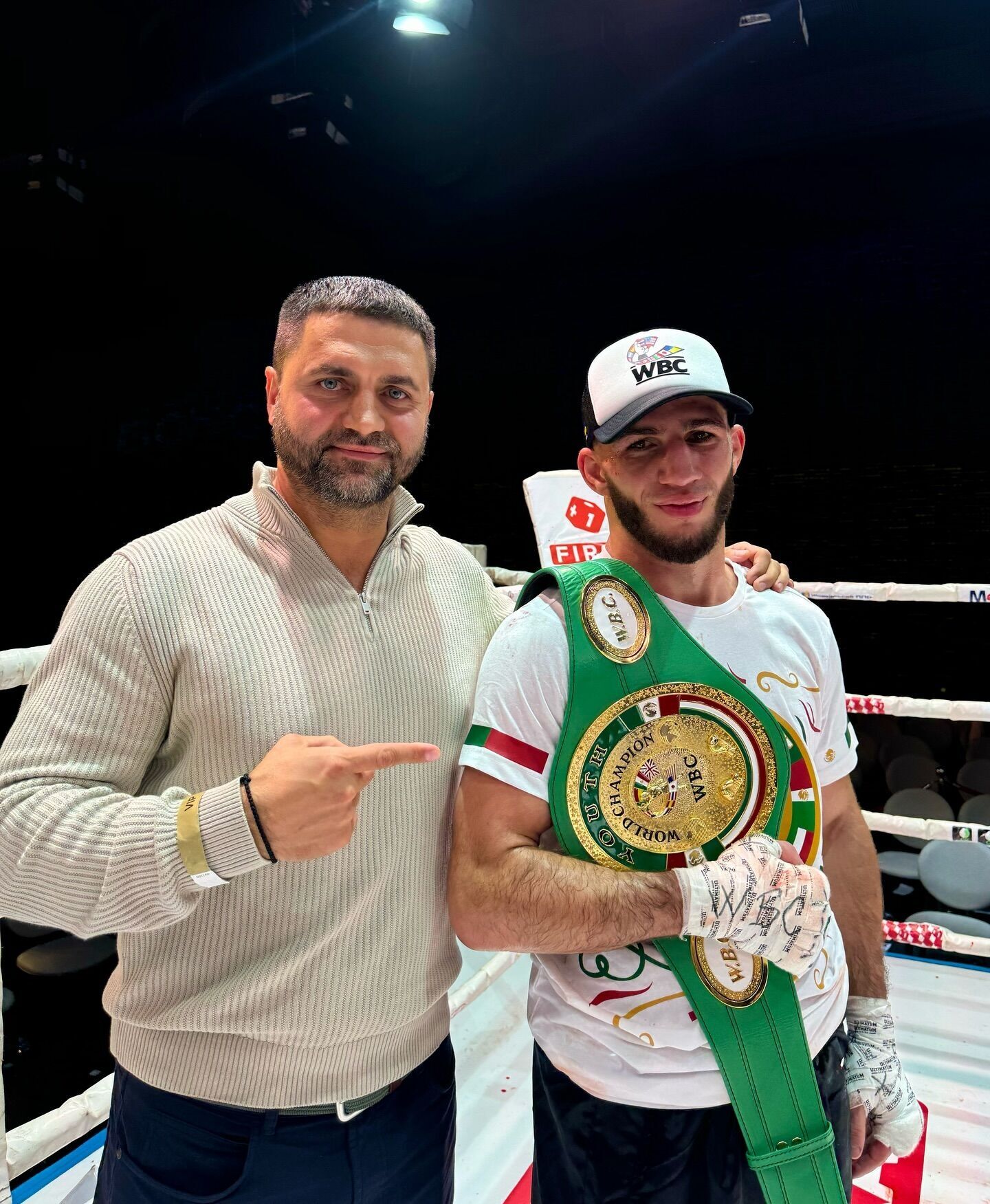 Undefeated Ukrainian wins world boxing title by knockout. Video