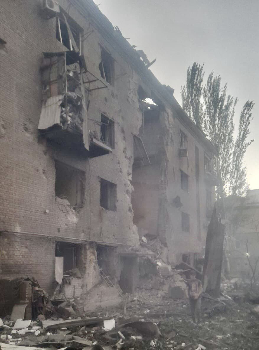 Russia targets Zaporizhzhia with guided bombs: private houses destroyed, a woman rescued from the rubble. Photo and video 