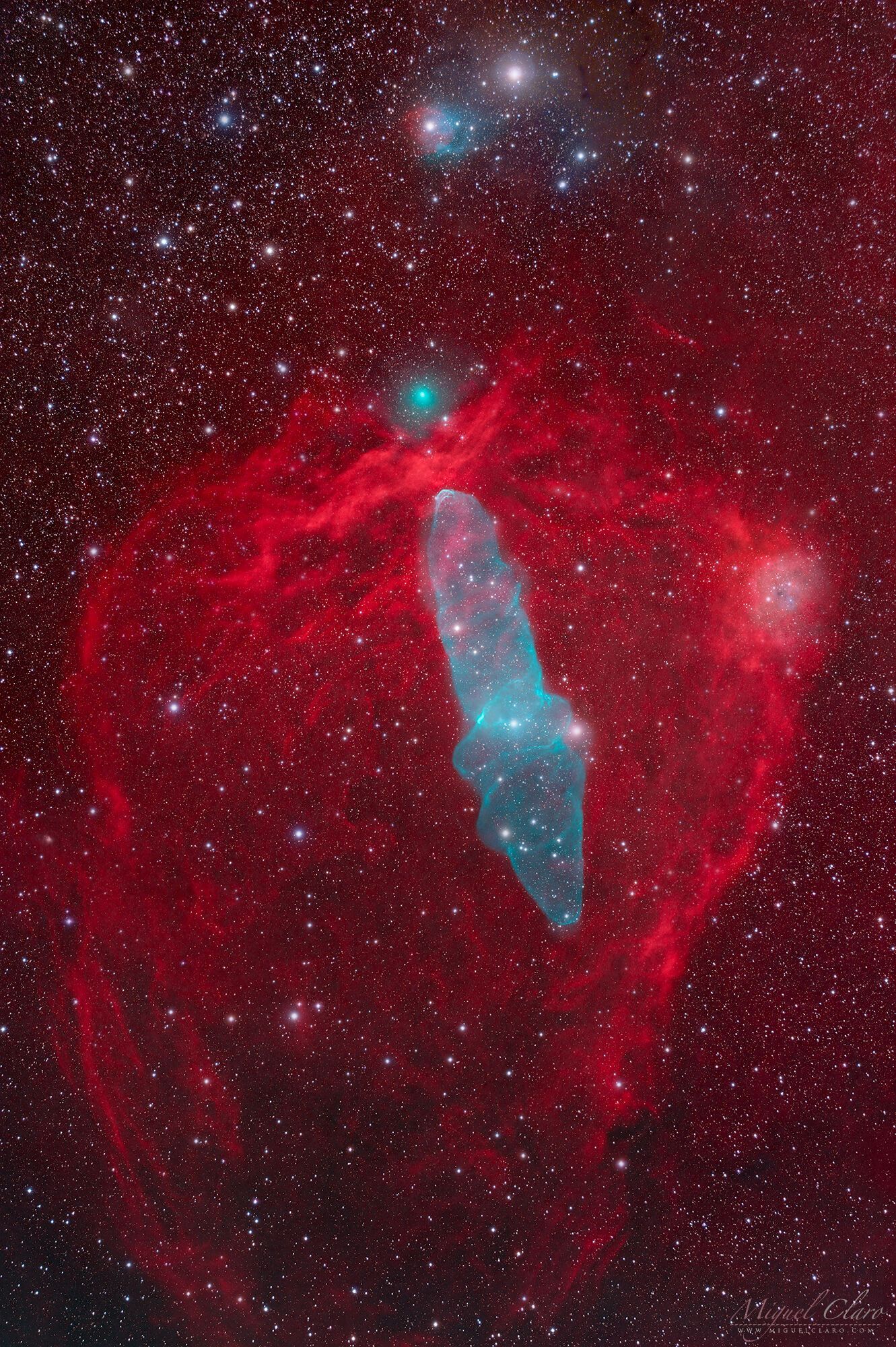 Astrophotographer captures the Bat Nebula and comet C/2023 E1 Atlas in a photo