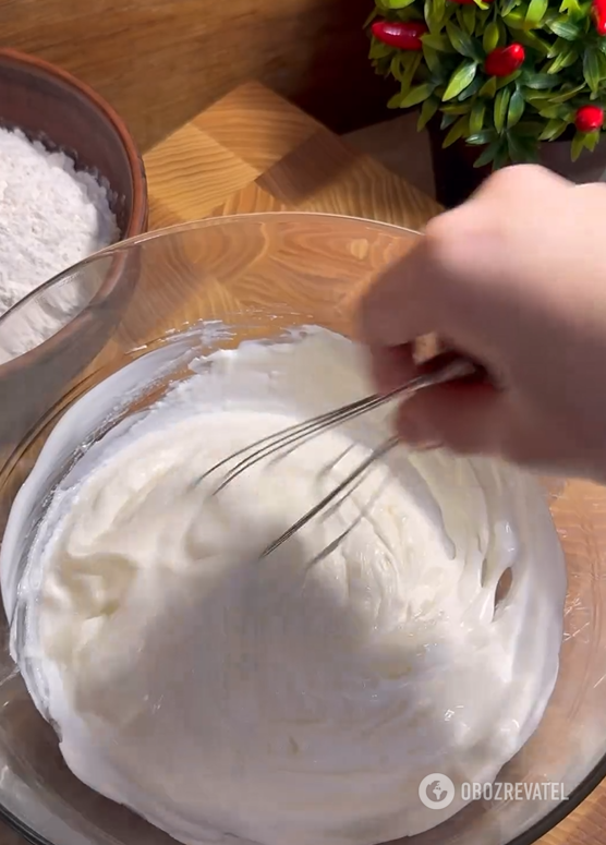 Without milk and butter: how to make a successful dough for crispy bagels for tea