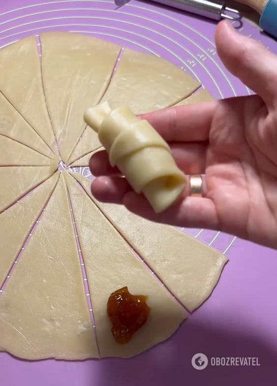 Without milk and butter: how to make a successful dough for crispy bagels for tea