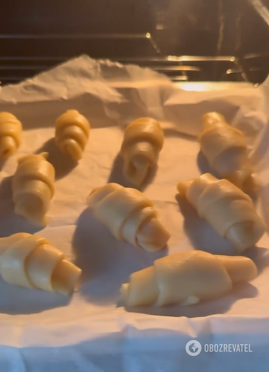 Without milk and butter: how to make a successful dough for crispy bagels for tea