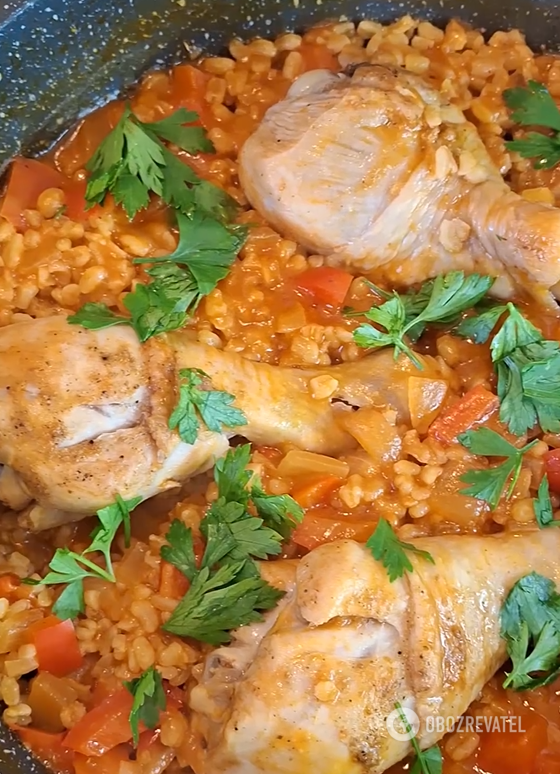 Meat and side dish in one pan: how to cook juicy chicken with bulgur