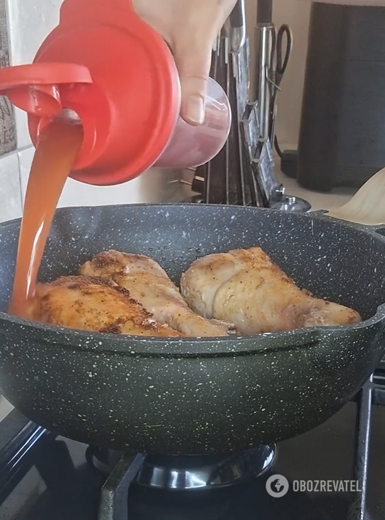 Meat and side dish in one pan: how to cook juicy chicken with bulgur