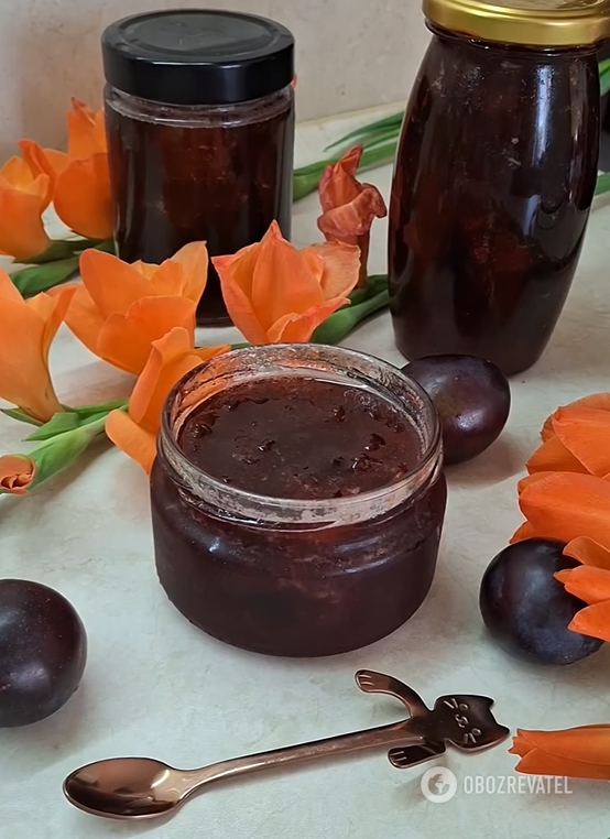 Delicious plum jam with only three ingredients: how to make it for winter