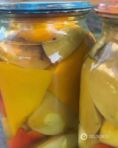 How to deliciously pickle apples with bell peppers: you can eat in a month