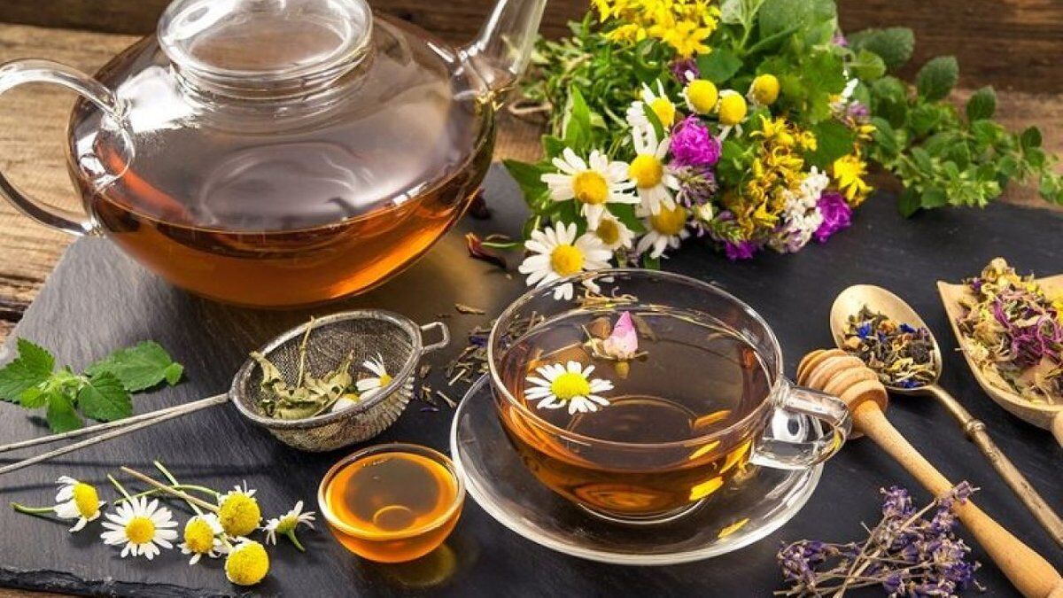 Teas and herbal decoctions are recommended to be drunk in the cold season.