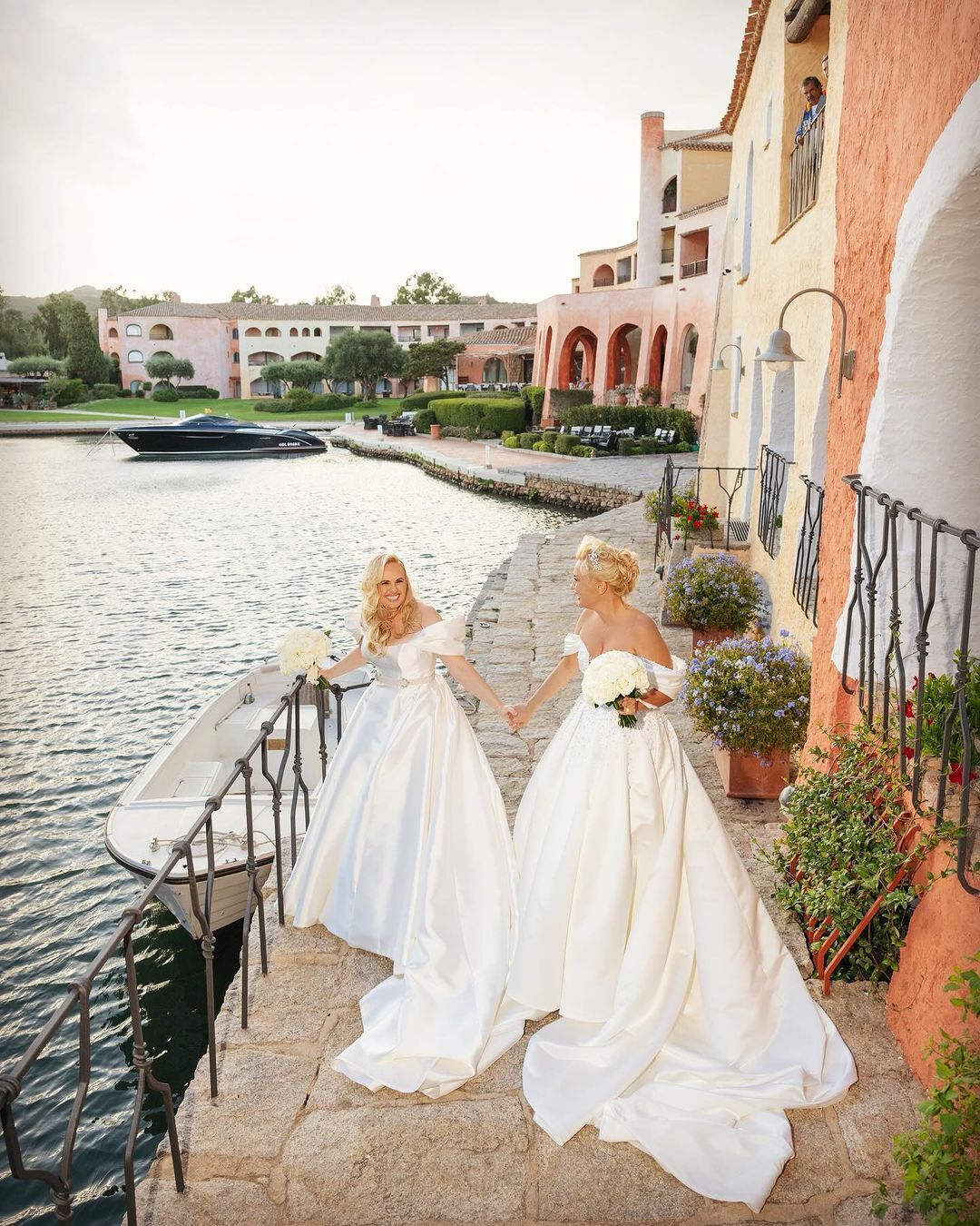 With two brides: the first photos and details of the wedding of Rebel Wilson and Ramona Agruma in Sardinia have appeared