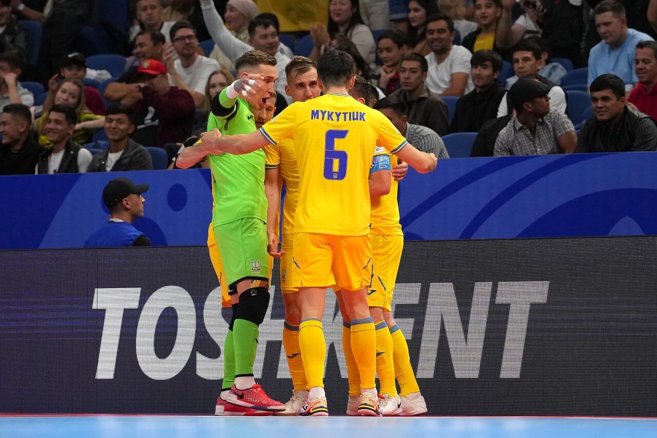 The goalkeeper of the national team of Ukraine went all over the field and scored a goal in the quarterfinals of the Futsal World Cup. Video