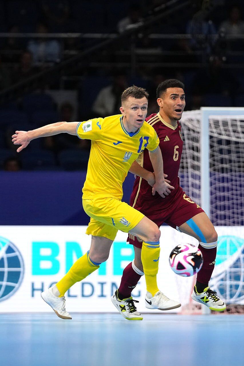 The goalkeeper of the national team of Ukraine went all over the field and scored a goal in the quarterfinals of the Futsal World Cup. Video